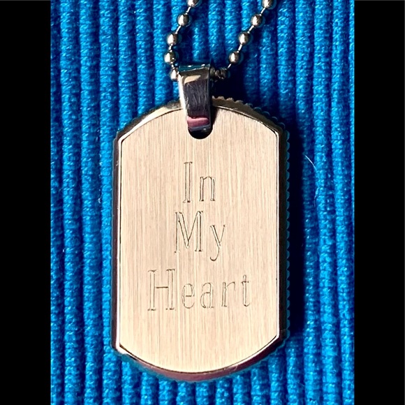 LITMAN JEWELERS Men’s Stainless Steel Pendant/Chain Engraved “In My Heart” - Picture 2 of 11